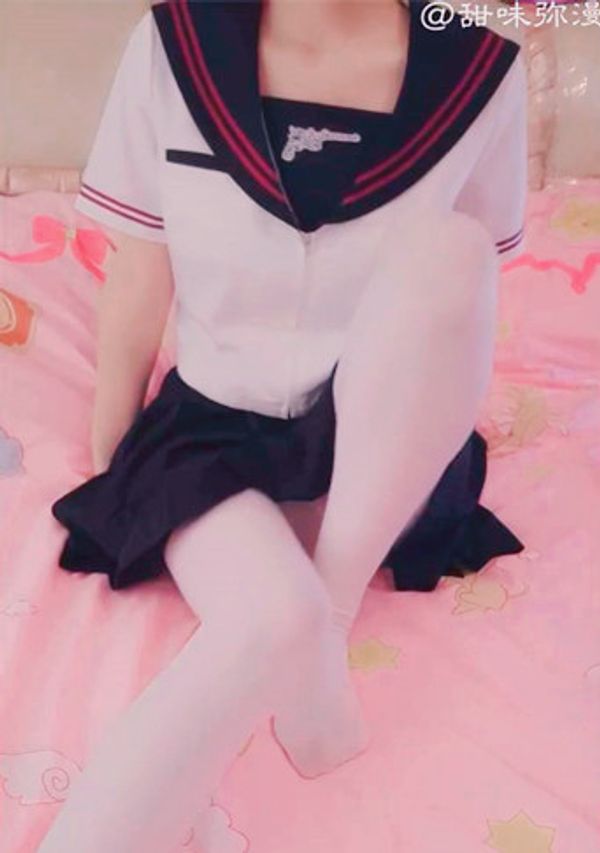 双马尾萝莉萌白酱制服白丝各种挑逗诱惑