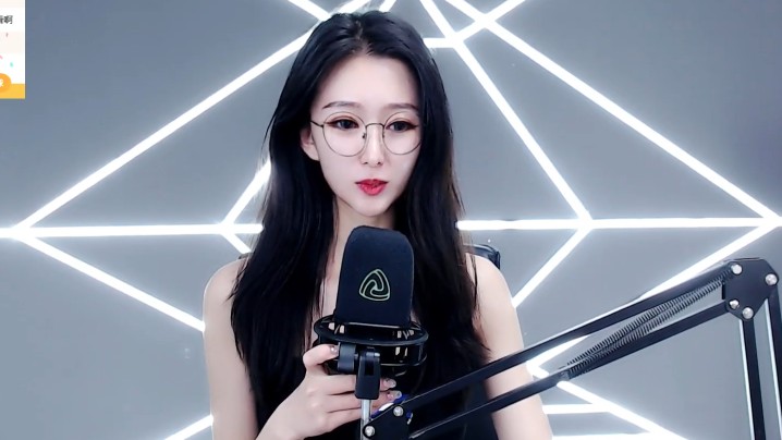 Girl_seven_小柒_88。}