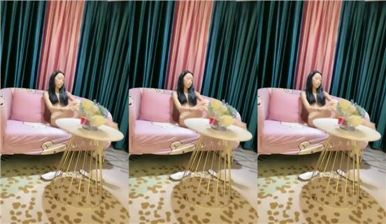 极品尤物小女友，居家操小骚逼，贫乳苗条大长腿，肉丝足交，撕开裆部，多毛骚逼，怼入骚穴爆草