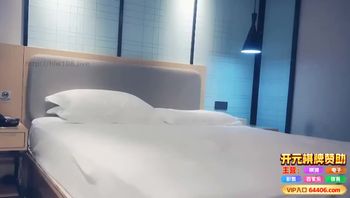 漂亮甜美少妇，被各种姿势猛怼口爆